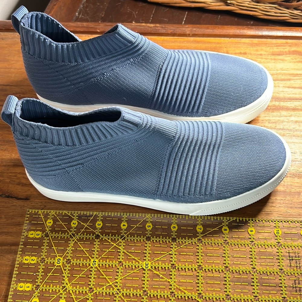 SKECHERS USA Street BLUE Like Socks Women's Sneaker. Shipped with USPS